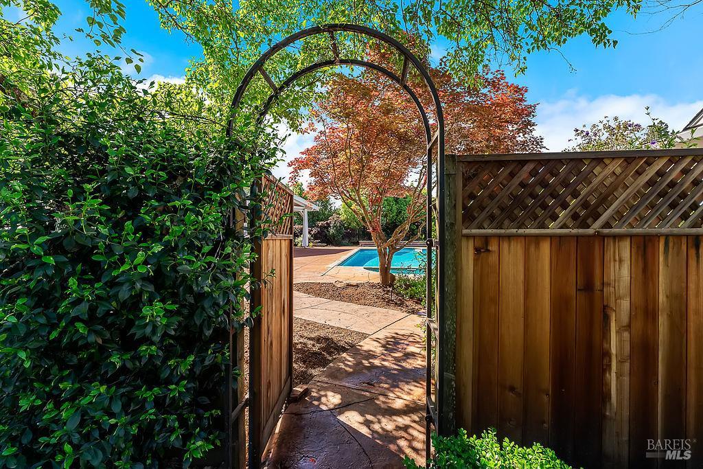 15119 Grove Street Healdsburg CA 95448