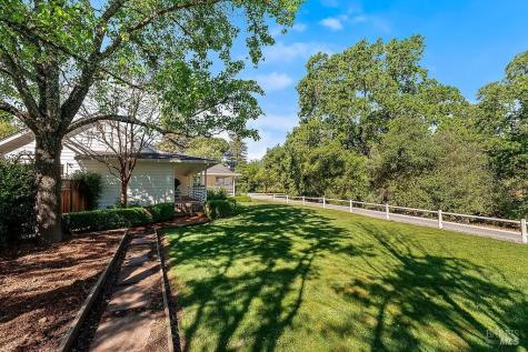 15119 Grove Street Healdsburg CA 95448