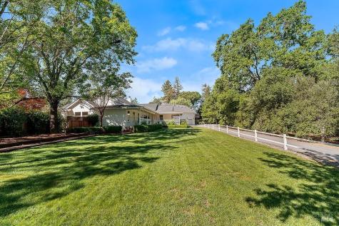 15119 Grove Street Healdsburg CA 95448