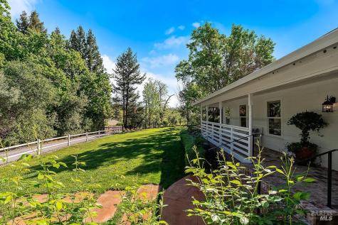 15119 Grove Street Healdsburg CA 95448