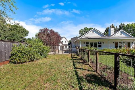 15119 Grove Street Healdsburg CA 95448