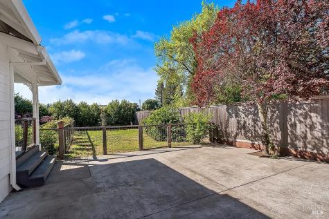 15119 Grove Street Healdsburg CA 95448