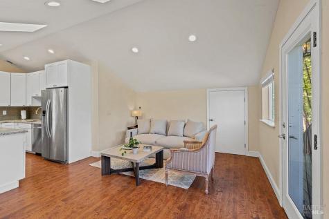 15119 Grove Street Healdsburg CA 95448