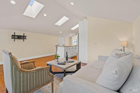 15119 Grove Street Healdsburg CA 95448