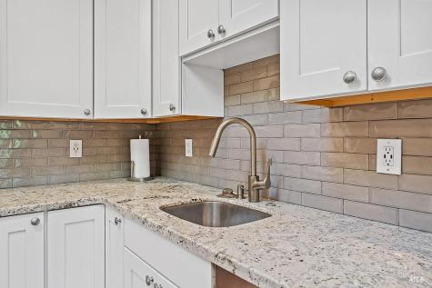 15119 Grove Street Healdsburg CA 95448