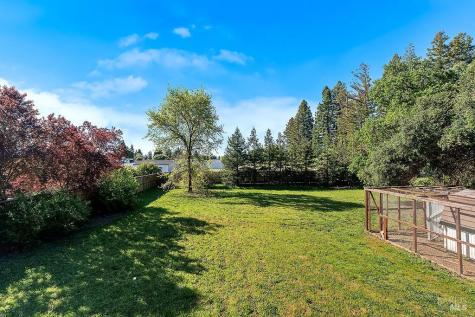 15119 Grove Street Healdsburg CA 95448