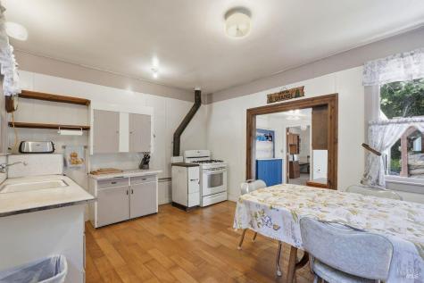 886 Montgomery Road Sebastopol CA 95472