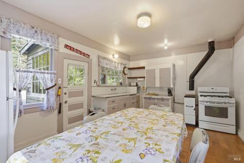 886 Montgomery Road Sebastopol CA 95472