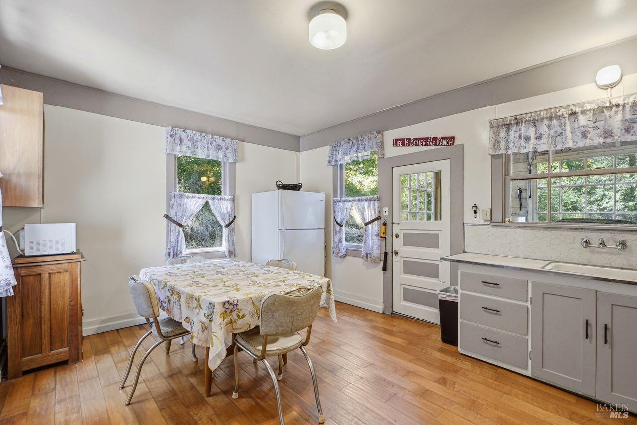 886 Montgomery Road Sebastopol CA 95472