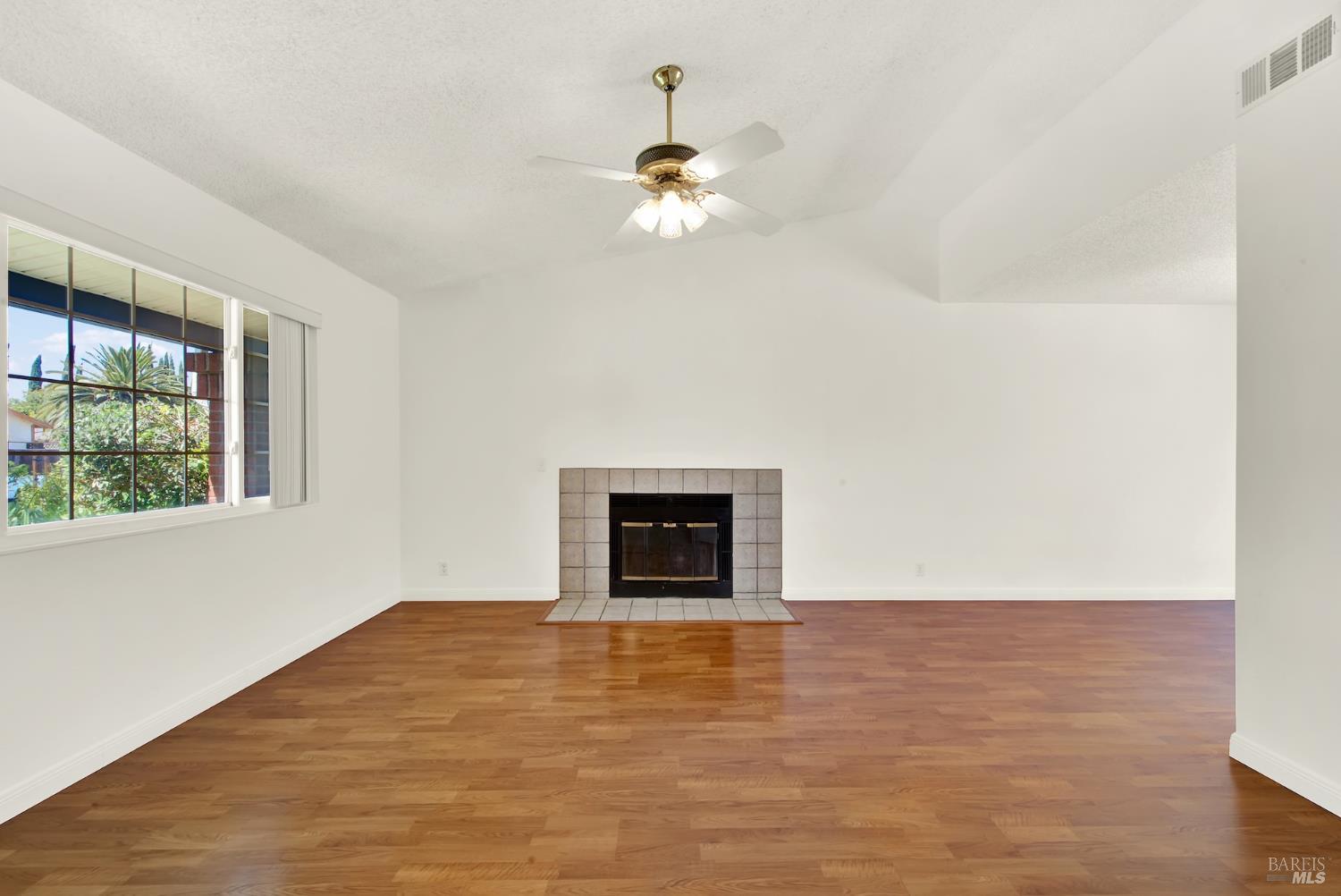 519 Crested Drive Suisun City CA 94585