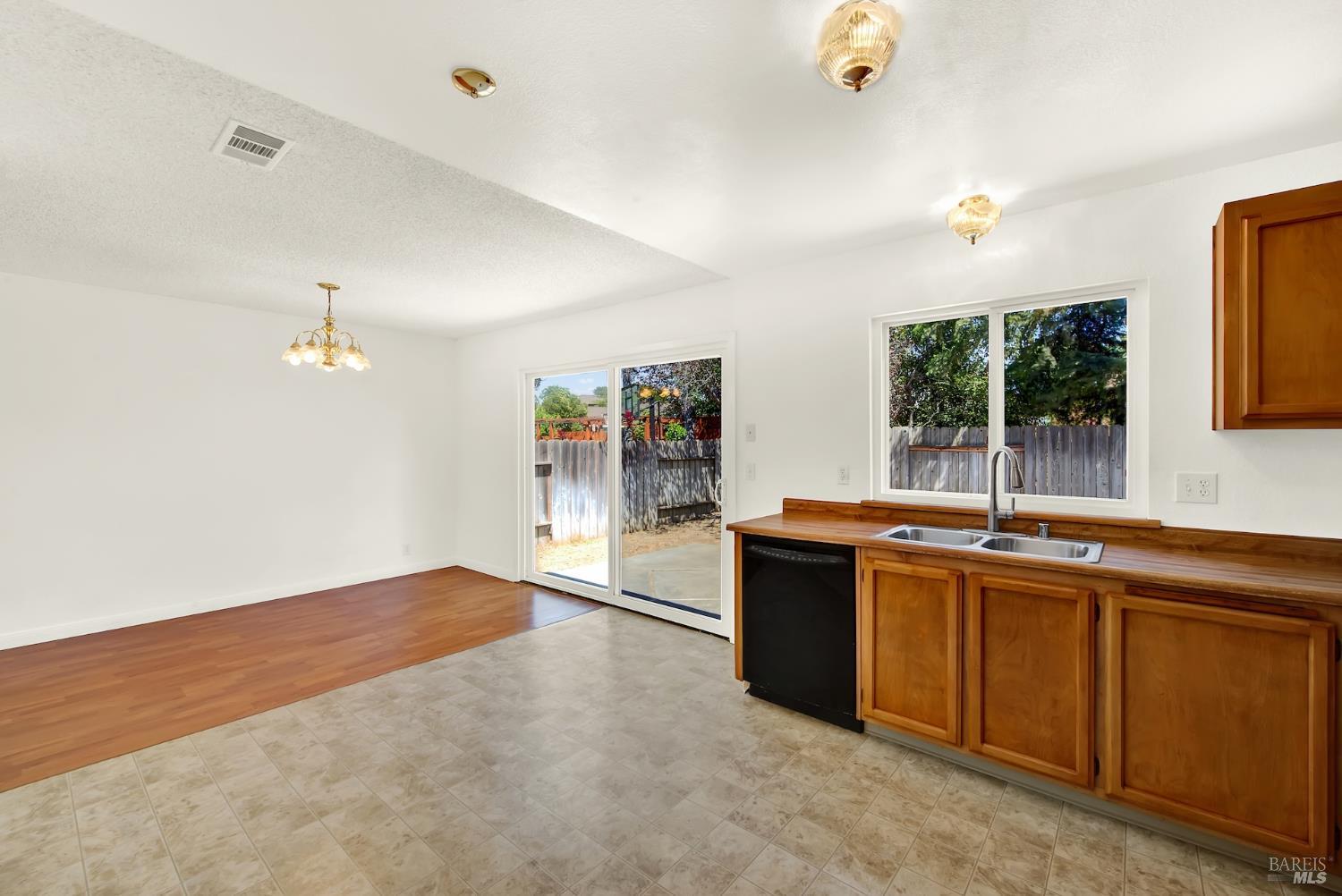 519 Crested Drive Suisun City CA 94585
