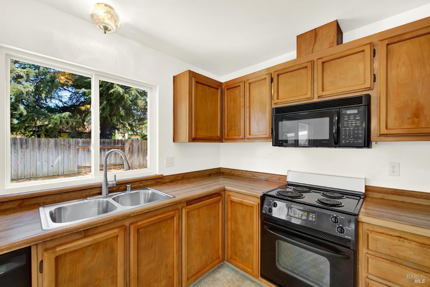 519 Crested Drive Suisun City CA 94585