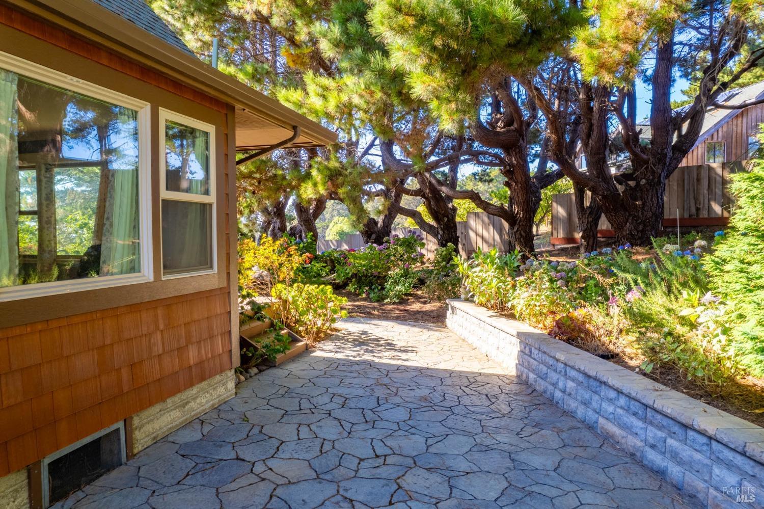 43500 Crispin Road Manchester CA 95459