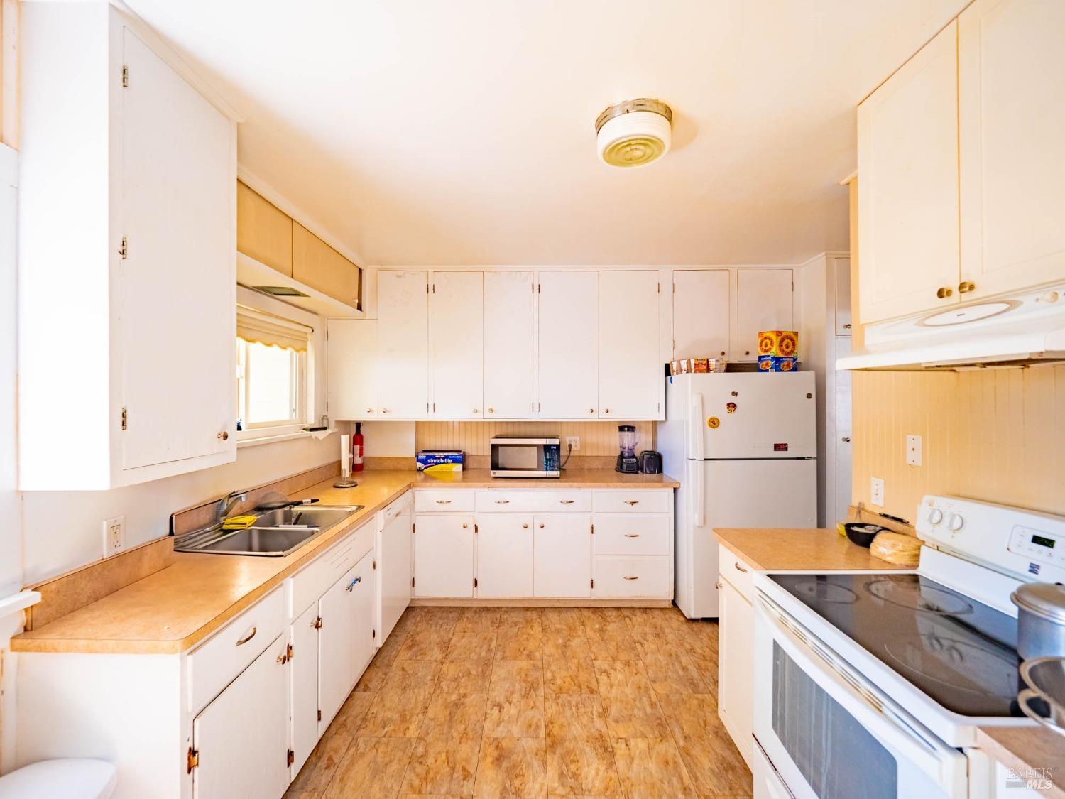 43500 Crispin Road Manchester CA 95459