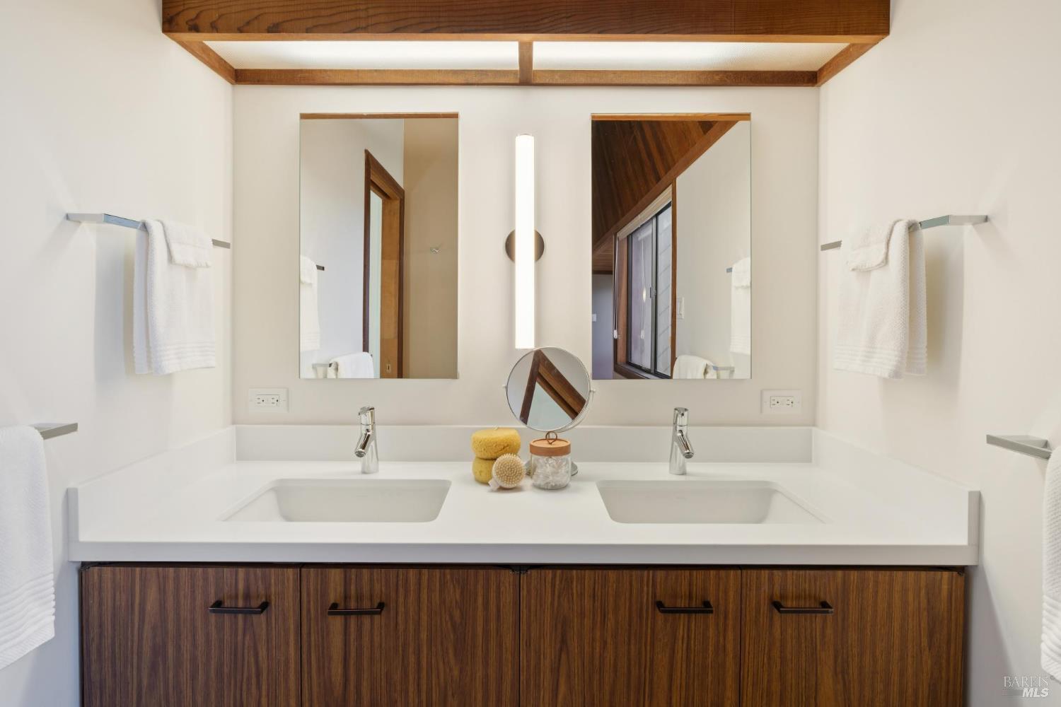 14 Oak Grove Way Napa CA 94559
