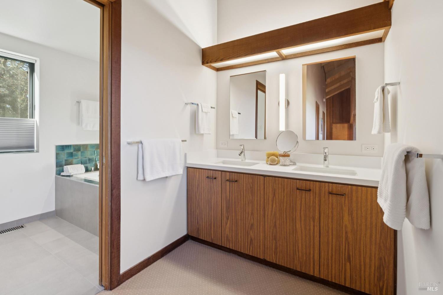 14 Oak Grove Way Napa CA 94559