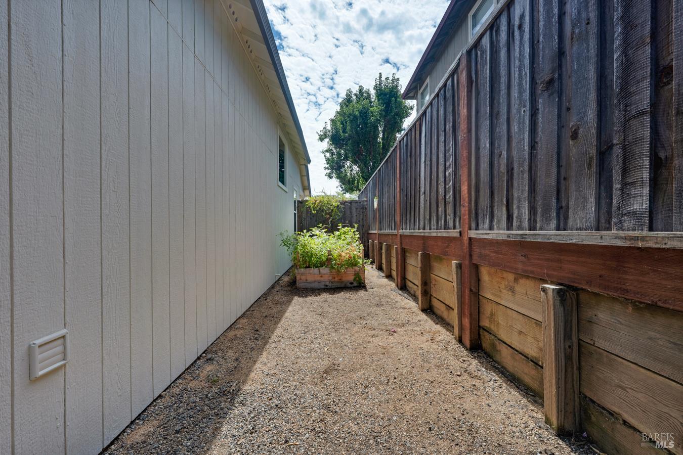 308 Ranch House Drive Cloverdale CA 95425