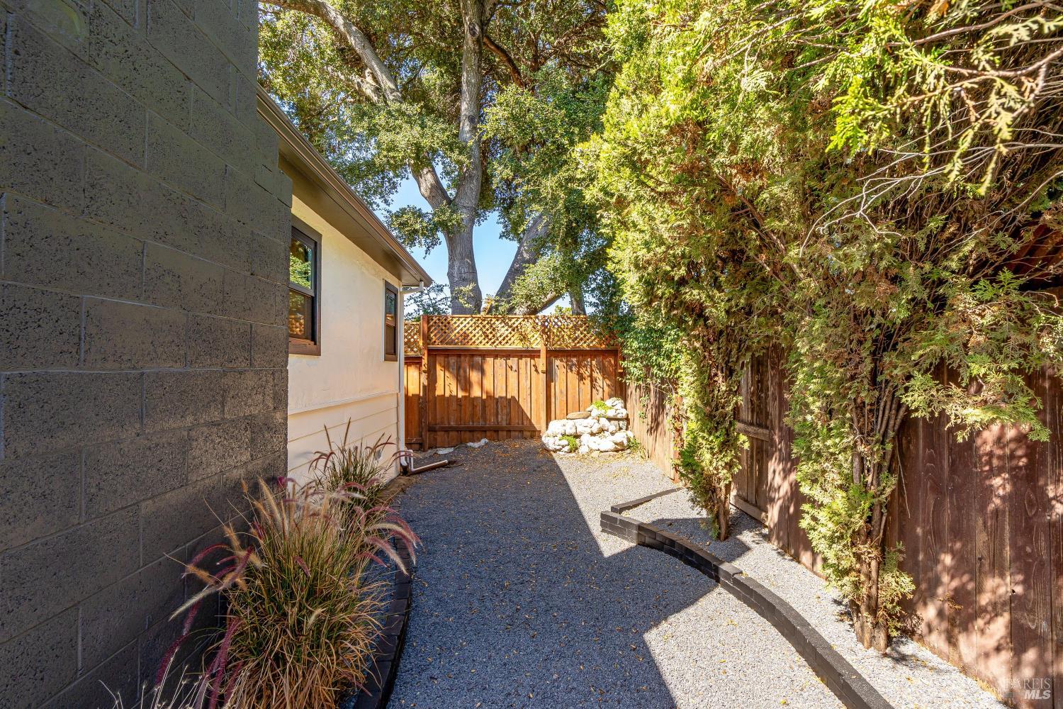 2112 Berkeley Drive Santa Rosa CA 95401
