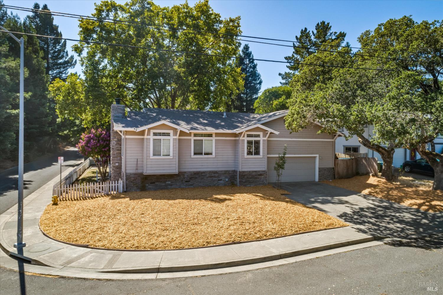 602 Deerfield Lane Petaluma CA 94952
