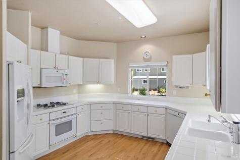 602 Deerfield Lane Petaluma CA 94952