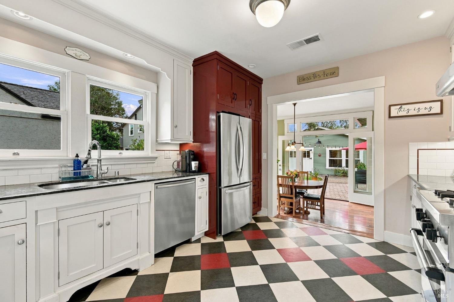 637 Wright Street Santa Rosa CA 95404