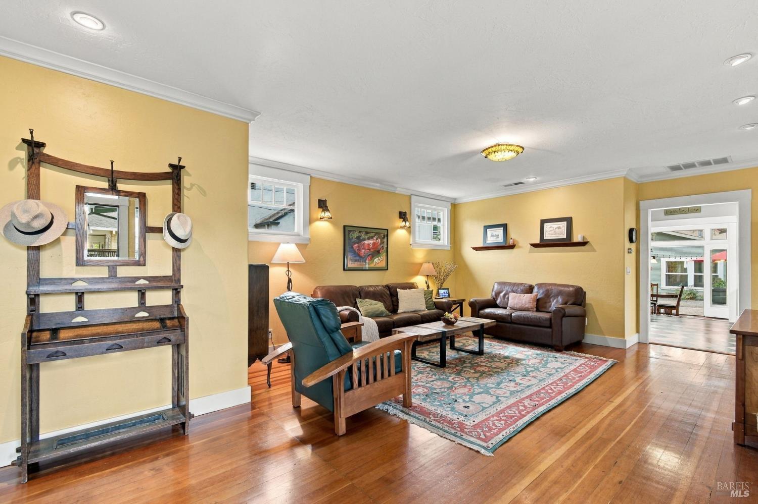 637 Wright Street Santa Rosa CA 95404