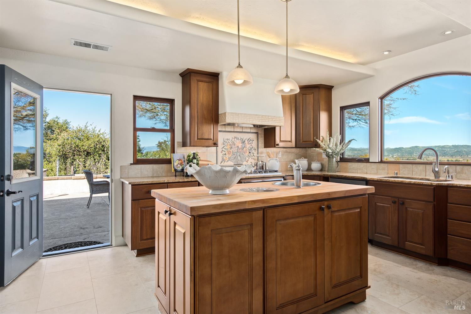2405 Lewis Drive Sebastopol CA 95472