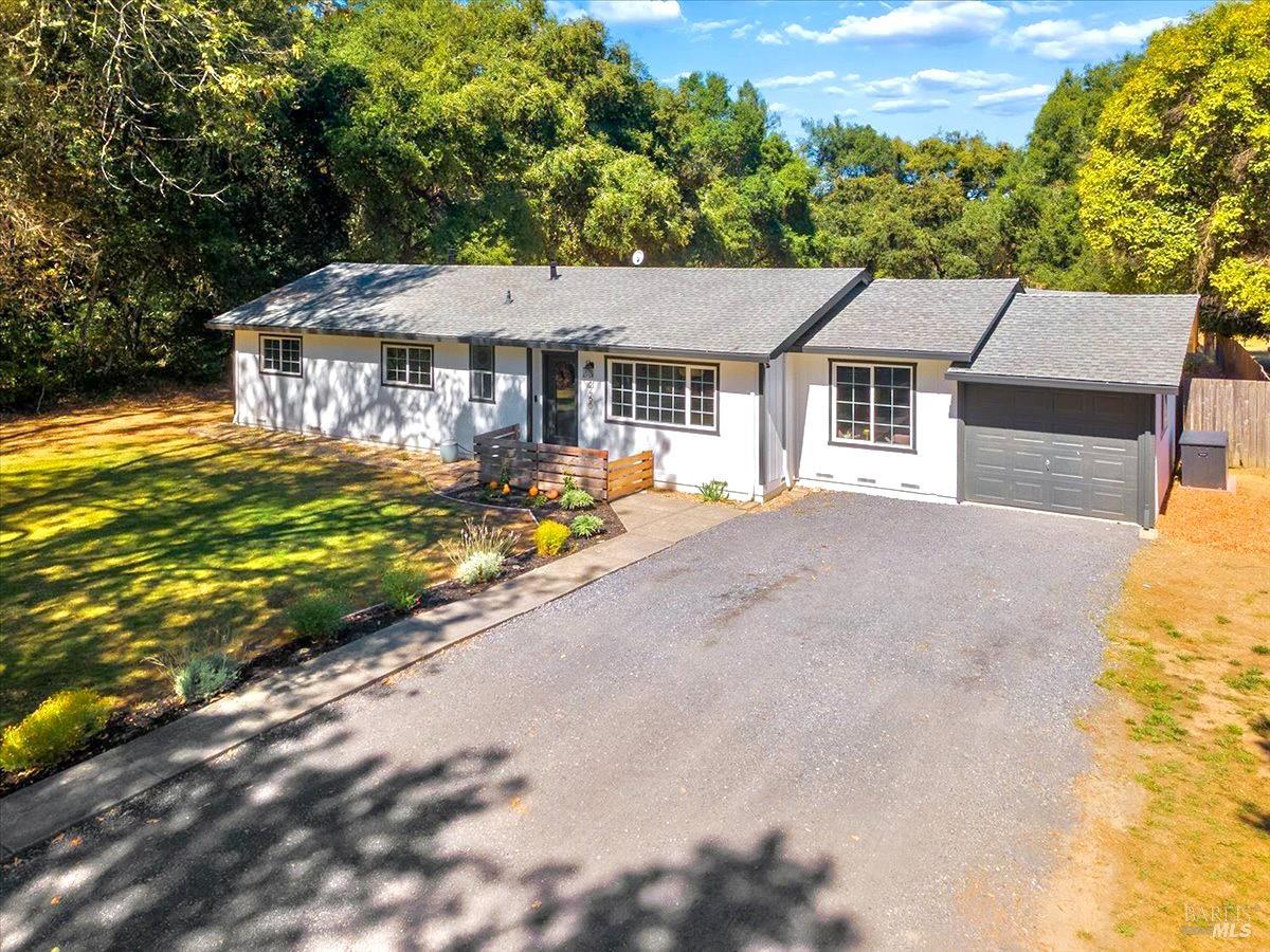 2460 W Dry Creek Road Healdsburg CA 95448