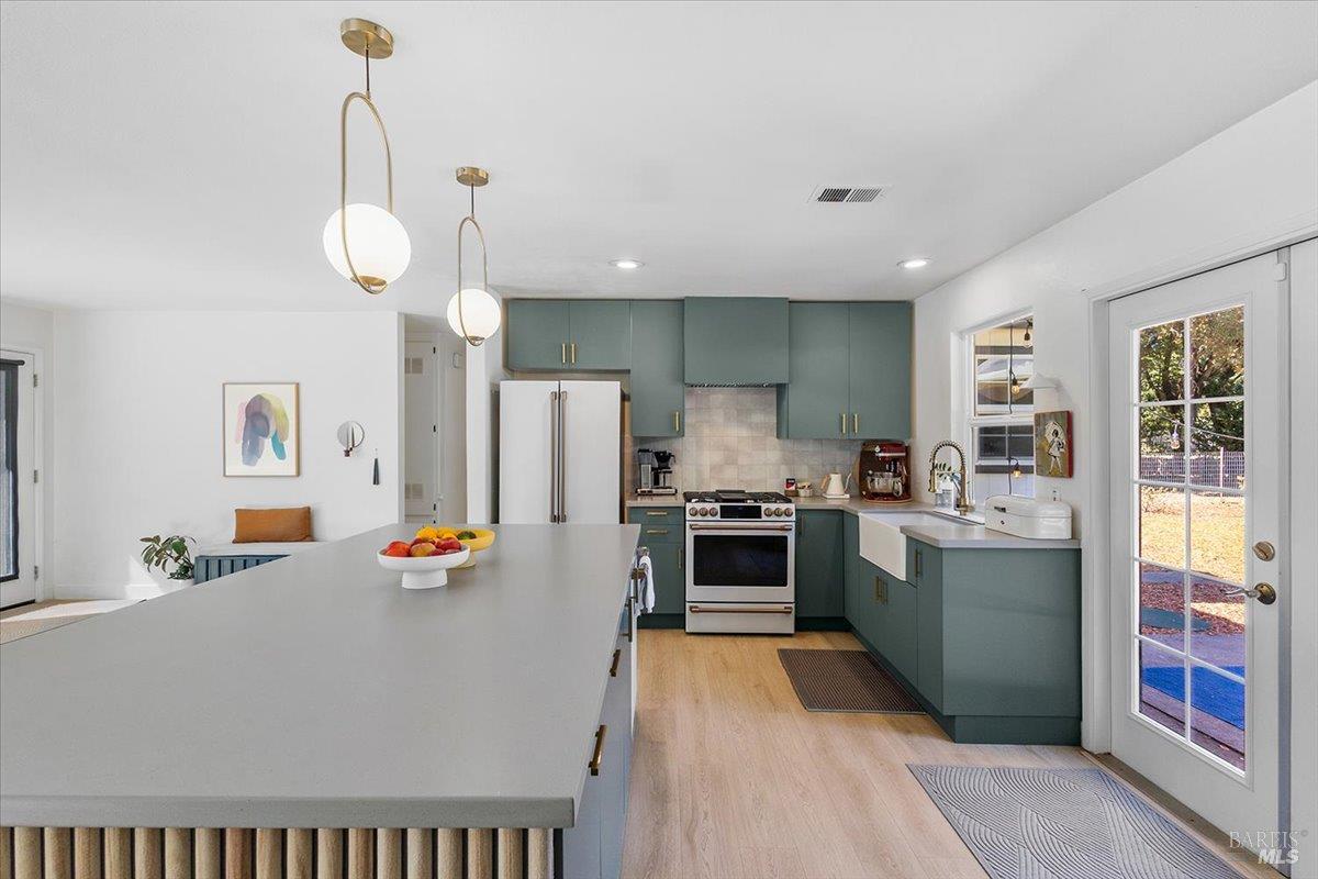 2460 W Dry Creek Road Healdsburg CA 95448