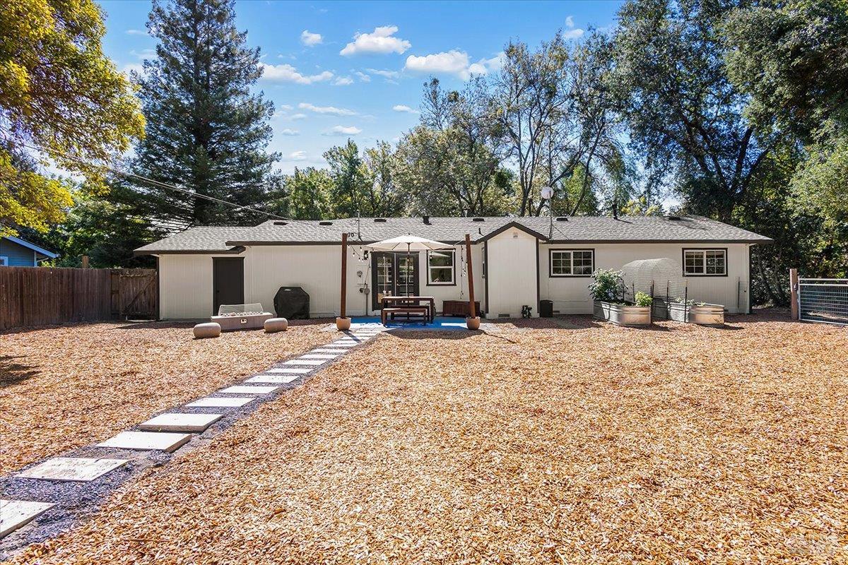2460 W Dry Creek Road Healdsburg CA 95448