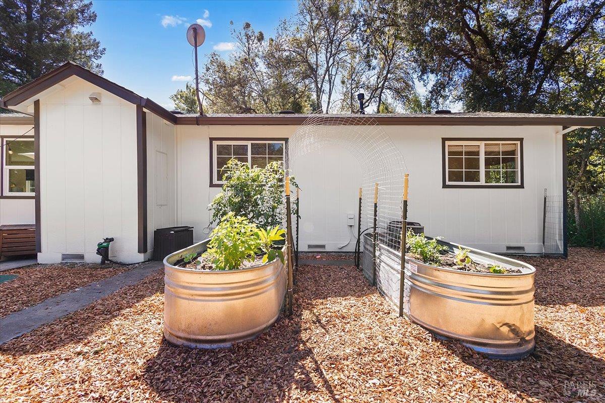 2460 W Dry Creek Road Healdsburg CA 95448