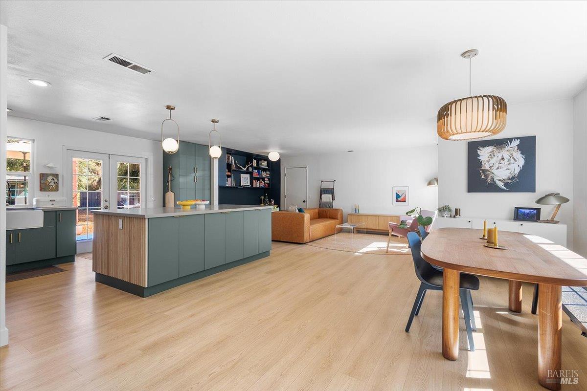 2460 W Dry Creek Road Healdsburg CA 95448