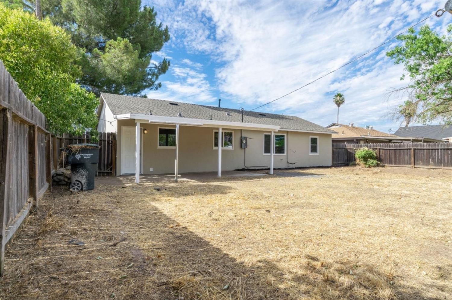 690 Acacia Avenue Sacramento CA 95815