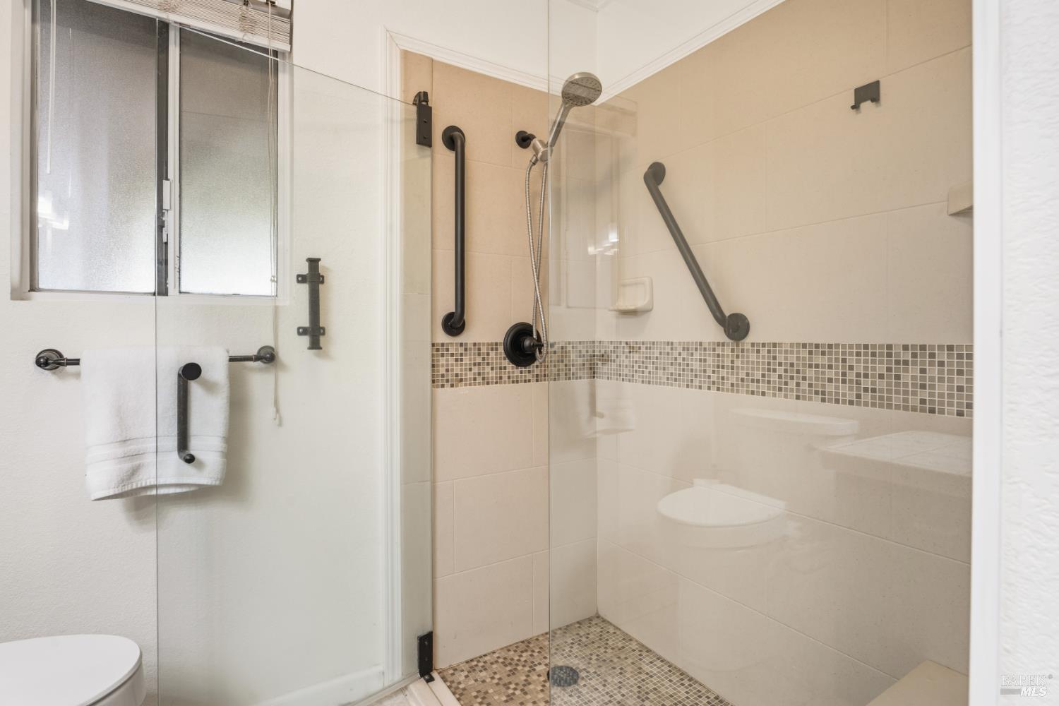 8960 East Road Redwood Valley CA 95470