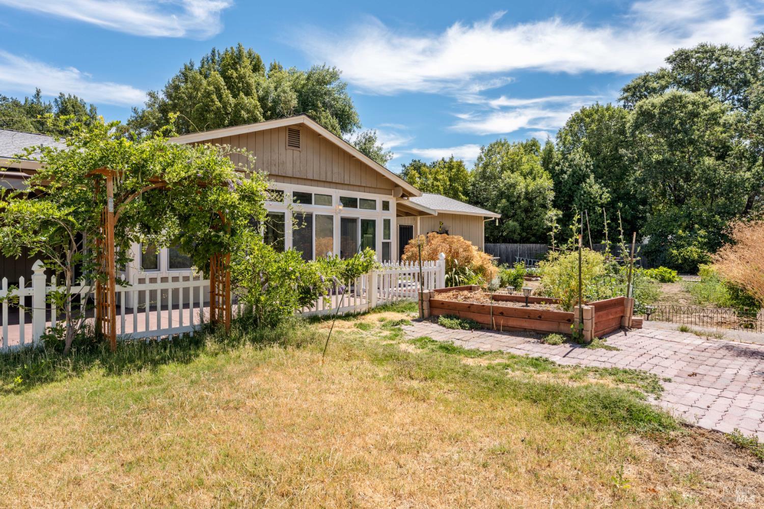 8960 East Road Redwood Valley CA 95470