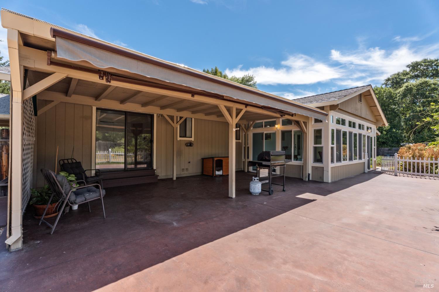 8960 East Road Redwood Valley CA 95470