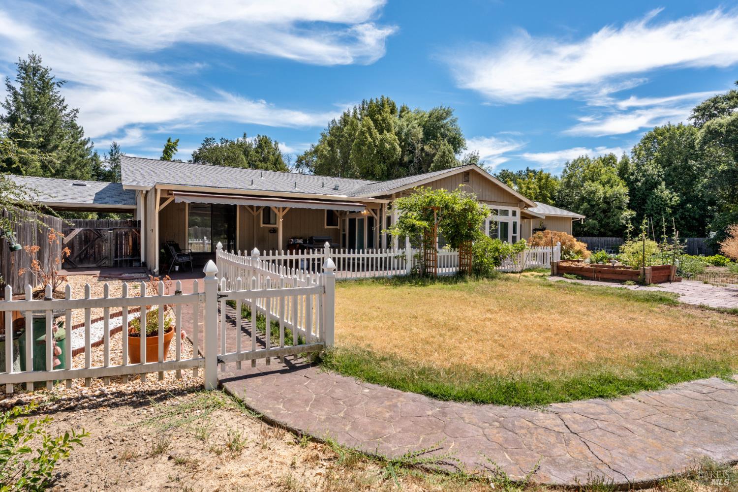 8960 East Road Redwood Valley CA 95470