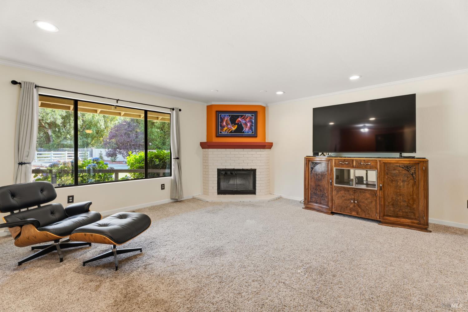8960 East Road Redwood Valley CA 95470