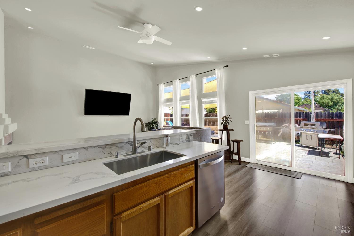 805 Wiegand Way Dixon CA 95620