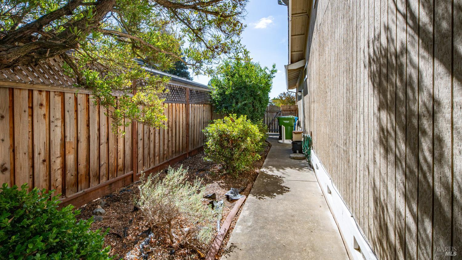 1567 Cerro Sonoma Circle Petaluma CA 94954