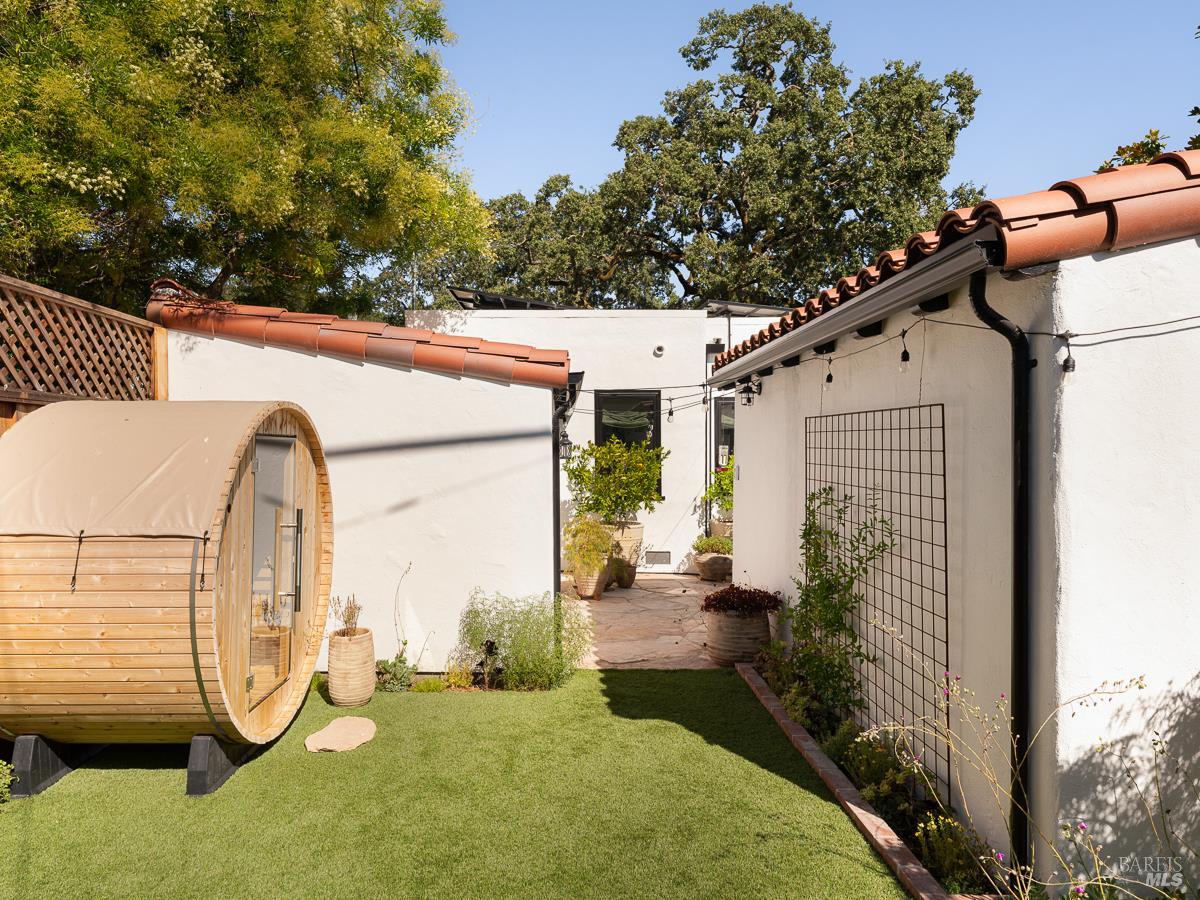 100 Meadowcroft Drive San Anselmo CA 94960
