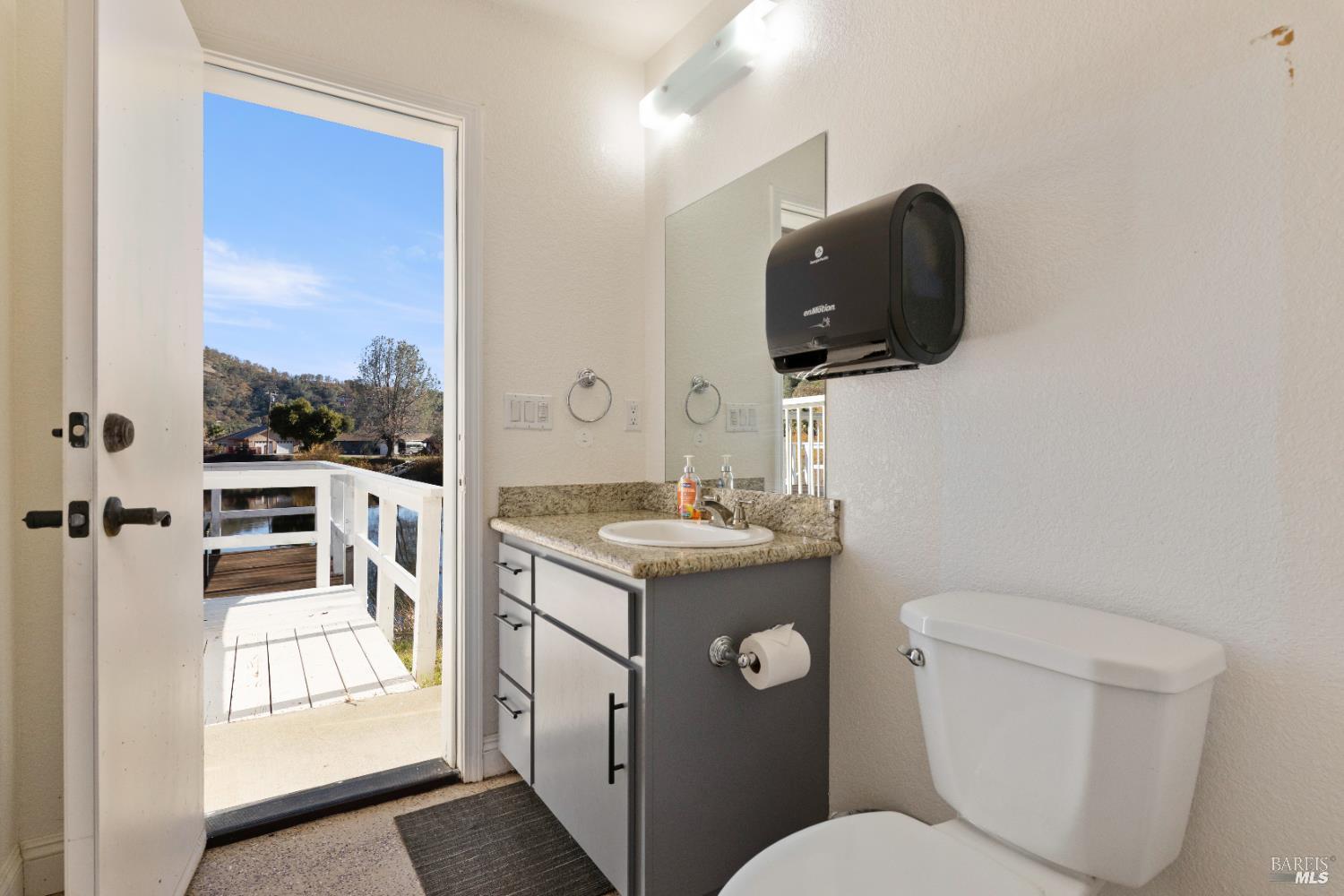 11115 Lakeshore Drive Clearlake CA 95424