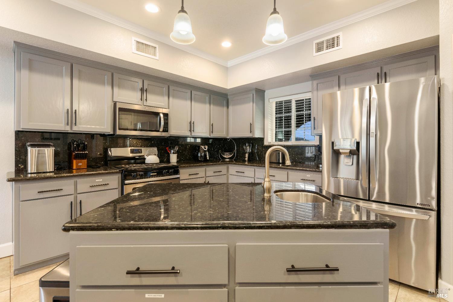 11115 Lakeshore Drive Clearlake CA 95424