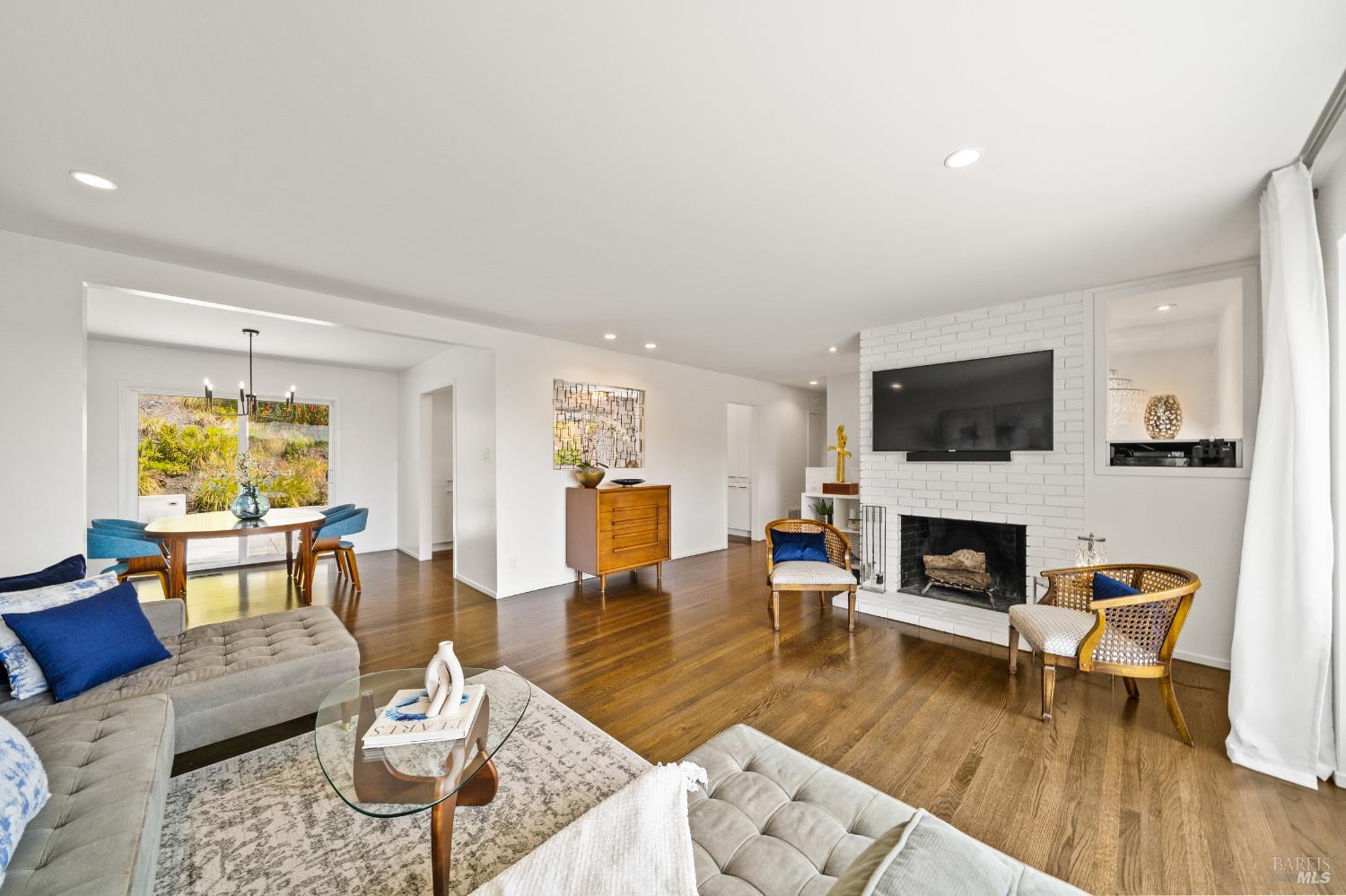 359 Via La Cumbre Street Greenbrae CA 94904