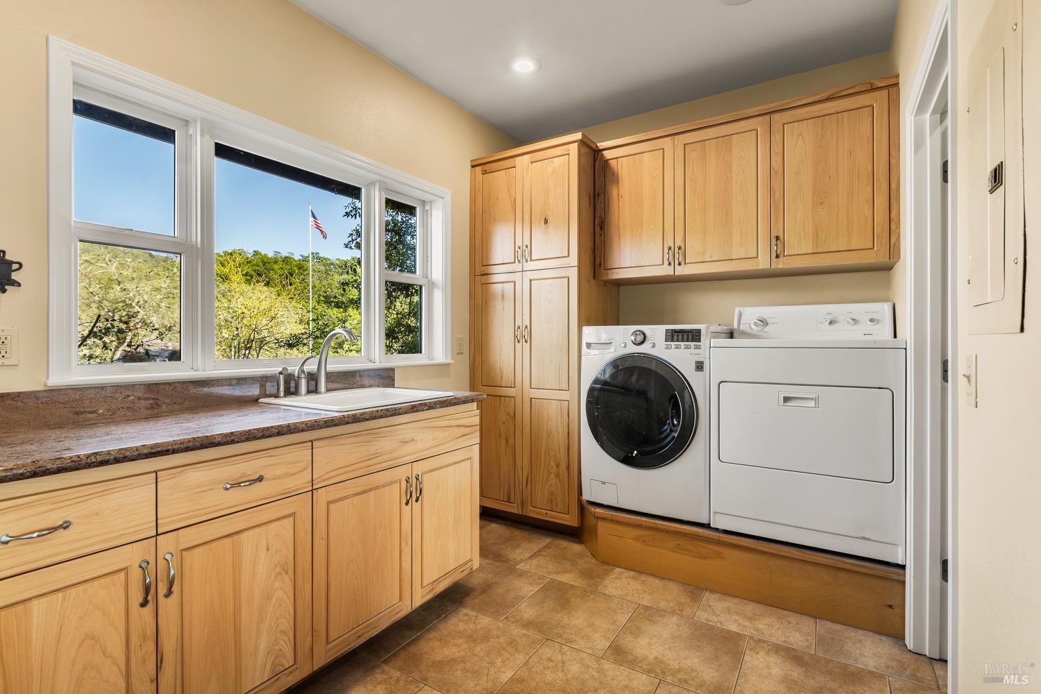 2389 Twining Road Talmage CA 95481