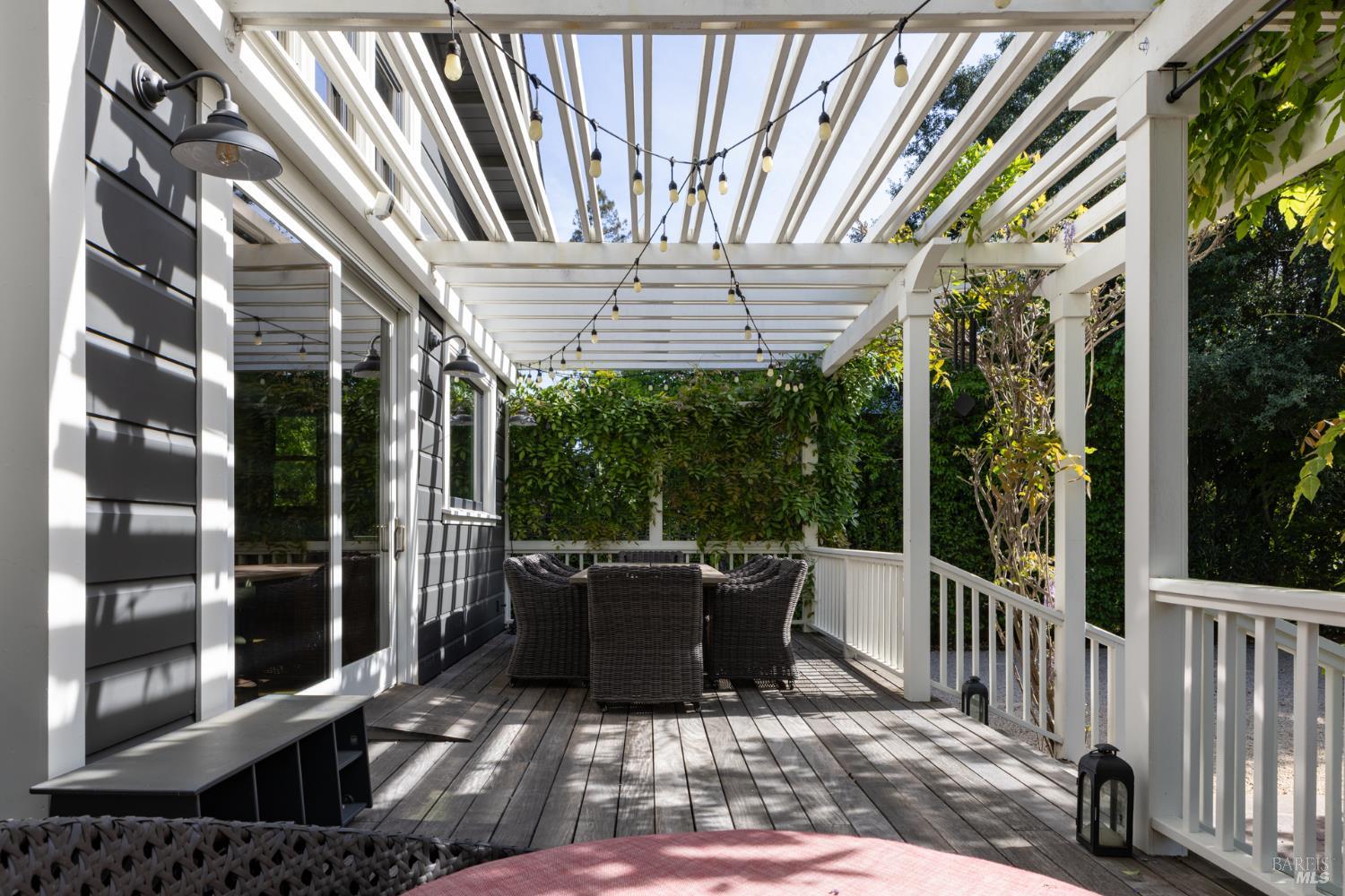 905 Charter Oak Avenue St. Helena CA 94574