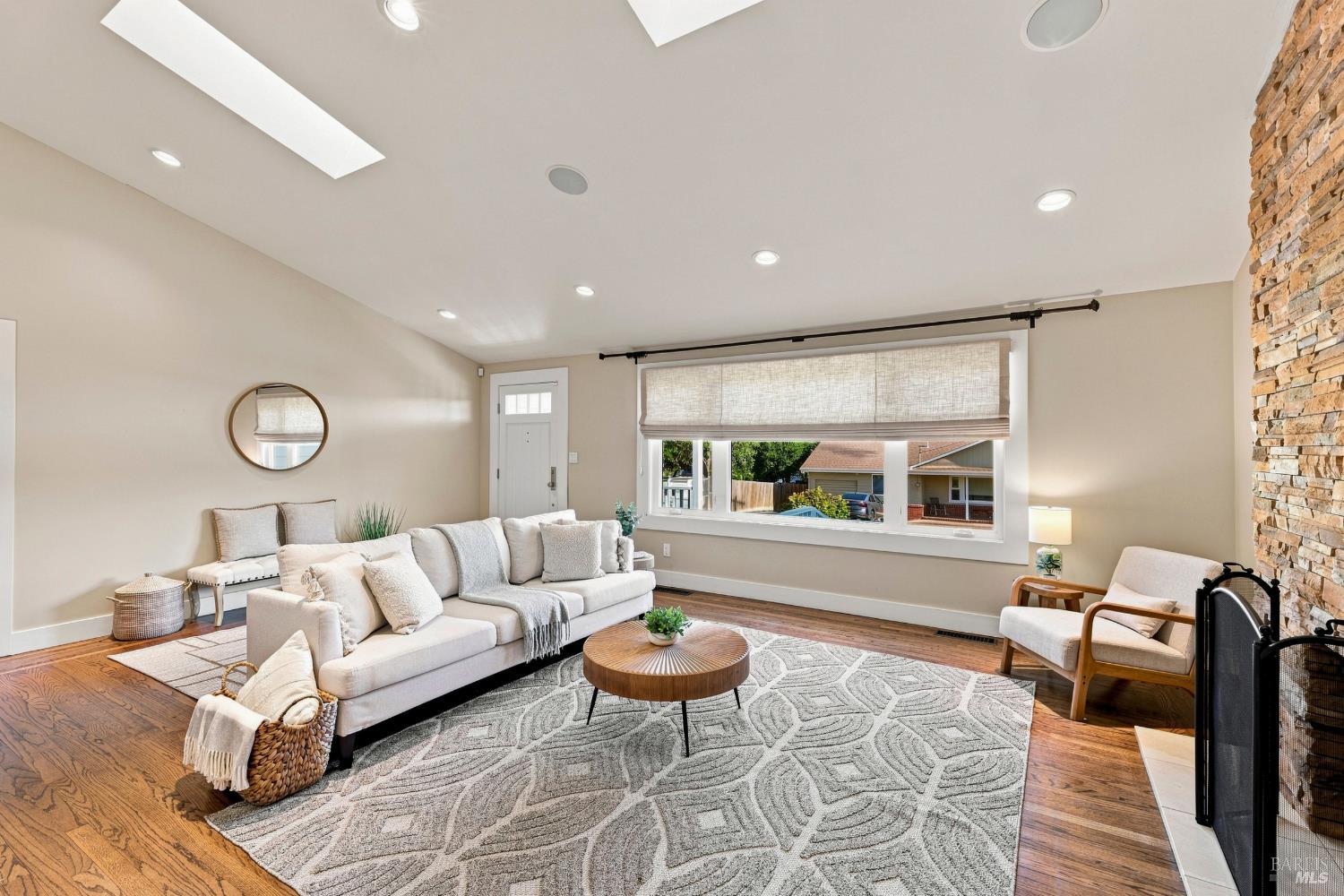 956 Phillips Avenue Petaluma CA 94952