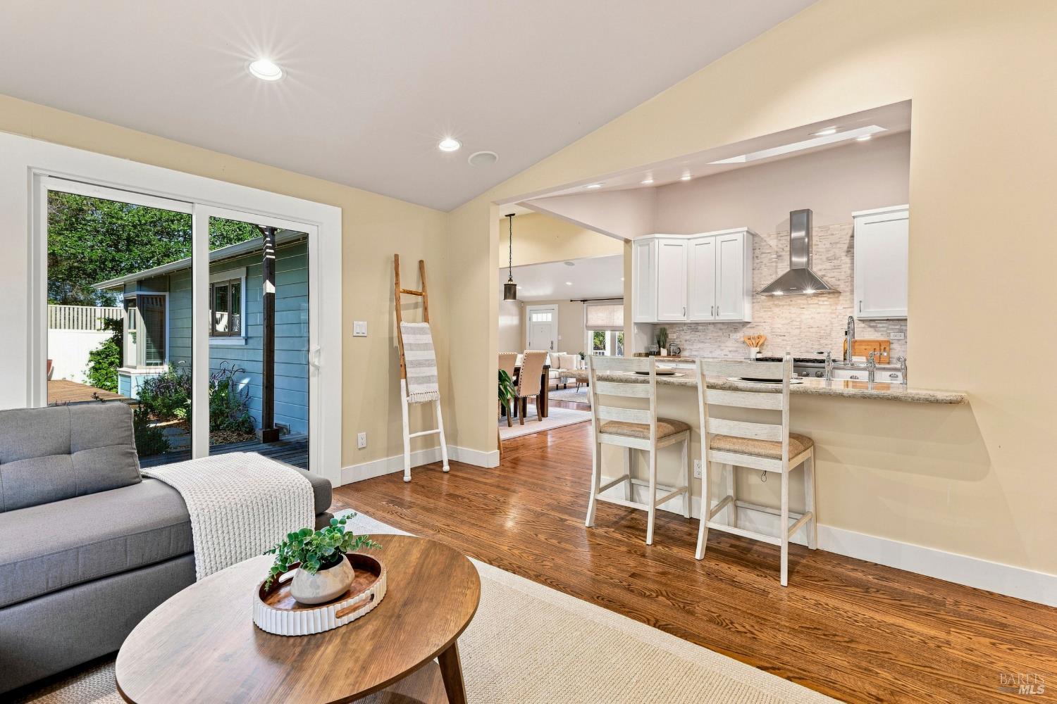 956 Phillips Avenue Petaluma CA 94952