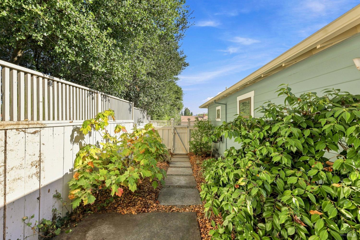 956 Phillips Avenue Petaluma CA 94952