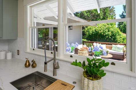 614 Live Oak Avenue Sebastopol CA 95472